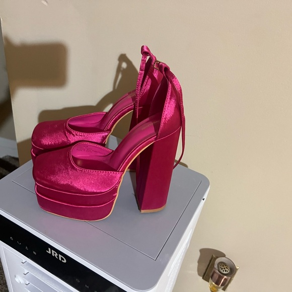 PrettyLittleThing Fuchsia Satin Platform Heels - Picture 3 of 4